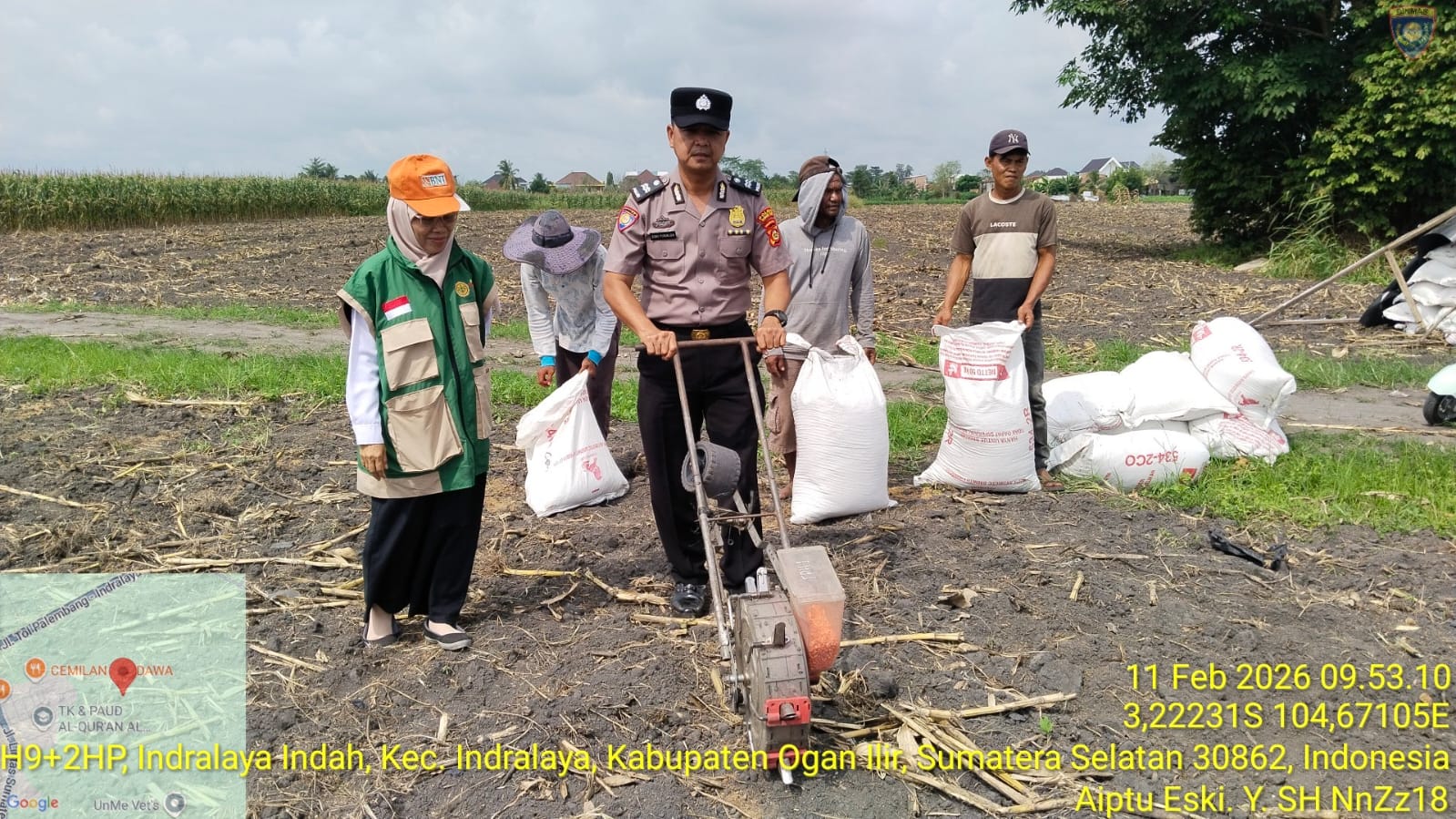 Ps Kanit Binmas Terjun Langsung Dampingi Petani Jagung di Desa Binaanya