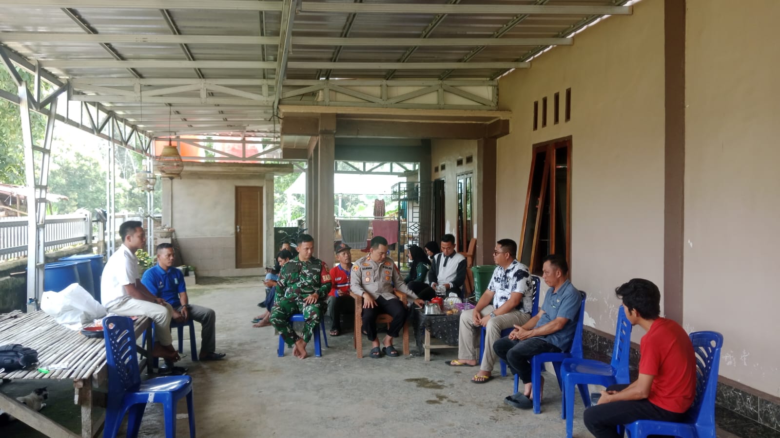 Sampaikan Himbauan Menjaga Kamtibmas, TNI-Polri Kecamatan Rambang Kuang Giatkan Sambang Warga