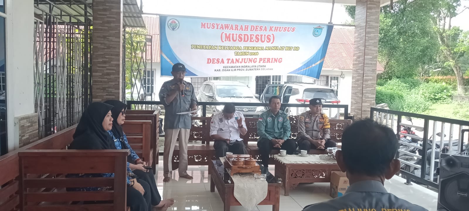Bhabinkamtibmas Desa Pering Hadiri Rapat Musdes di Desa Binaan