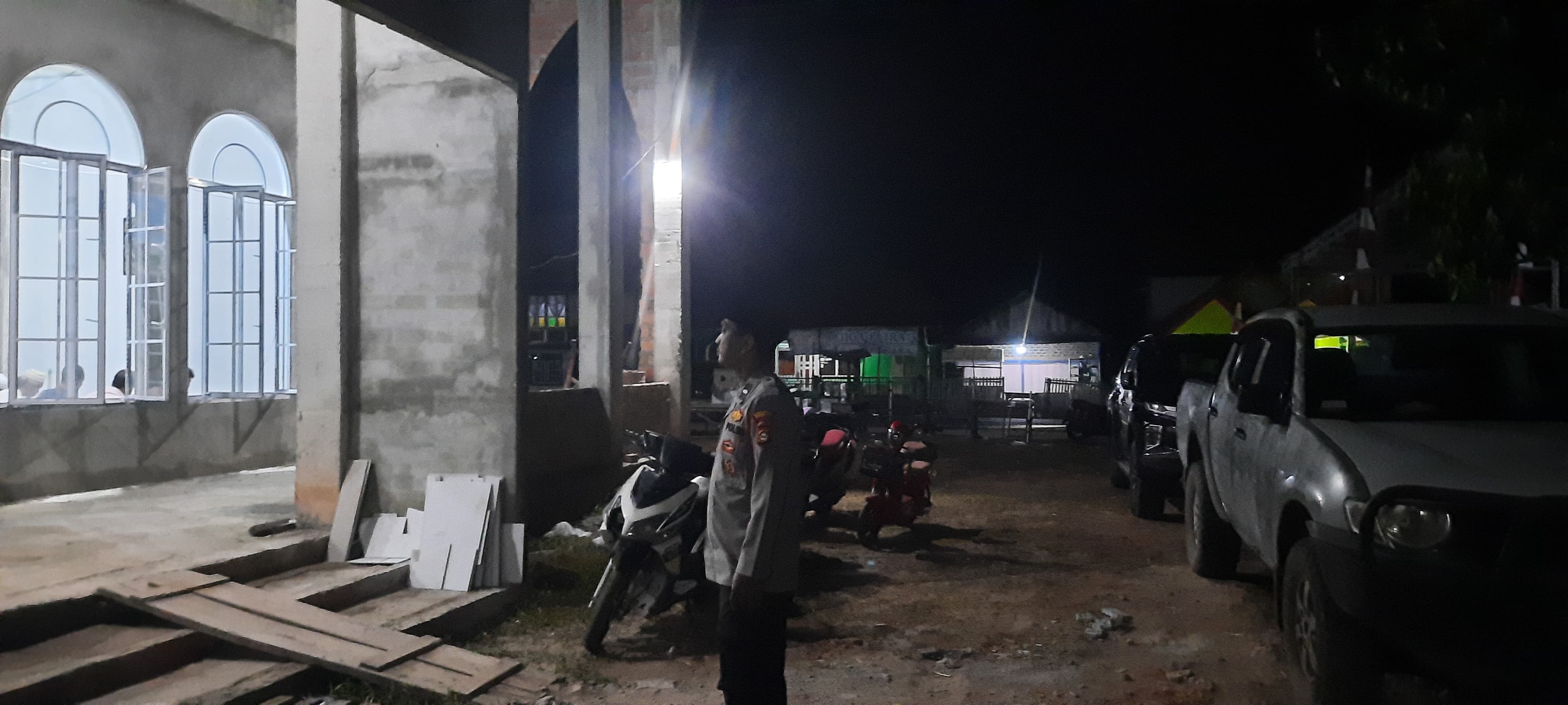 Berikan Rasa Aman, Polsek Muara Kuang Gelar Pengamanan Sholat Tarawih