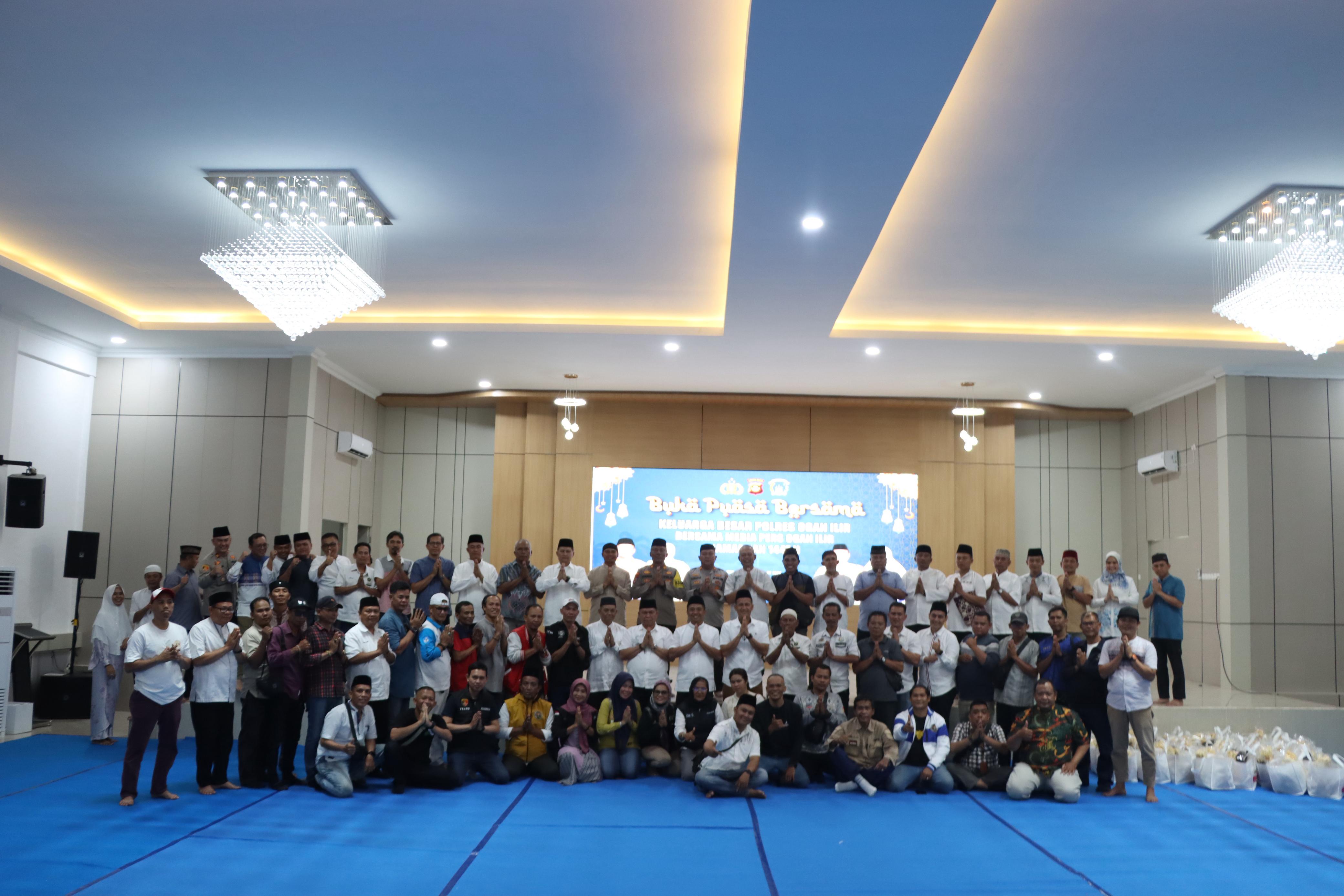 POLRES OGAN ILIR PERERAT SINERGI DENGAN MEDIA MELALUI BUKA PUASA BERSAMA