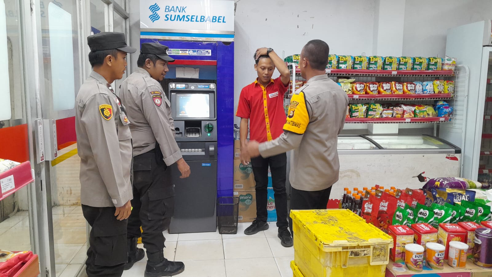 Patroli Malam, Polsek Muara Kuang Antisipasi Tindak Kejahatan di Suasana Lebaran